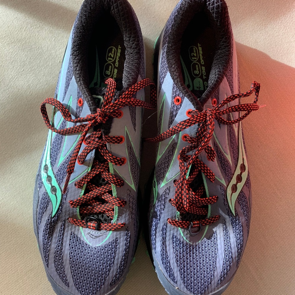 Saucony Women's 8 spikes